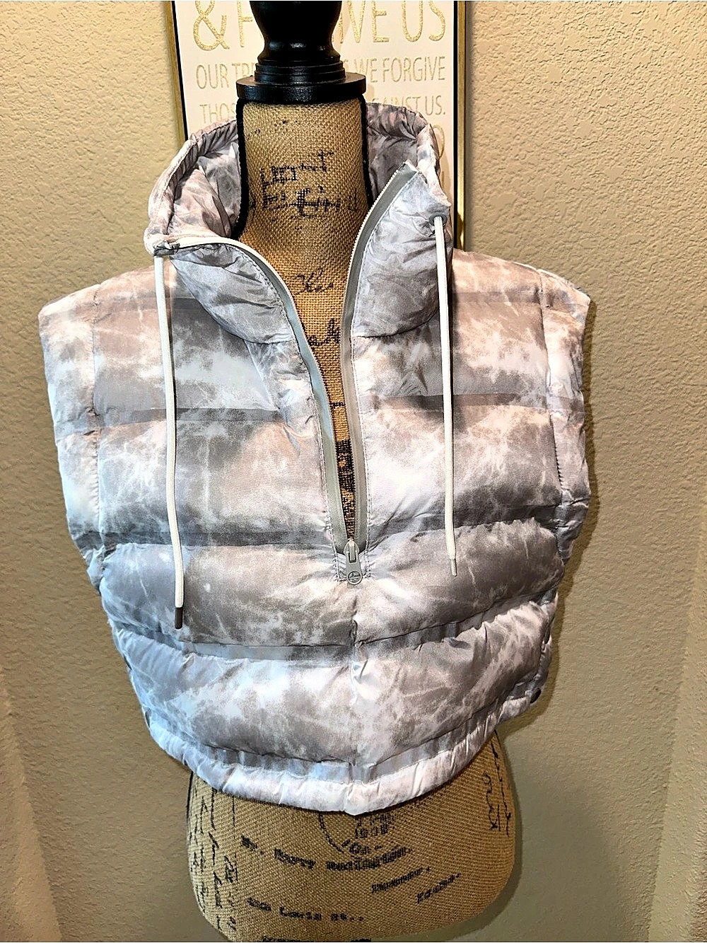 Zara Abstract Puffer Vest Blue & Pink Large NWT